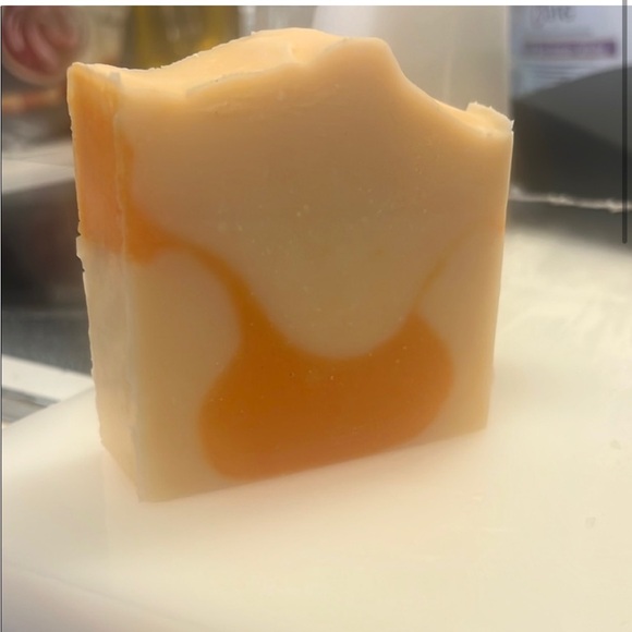 2 Left BUY NOW4 Entries Buy in for a Name Brand Bag Giveaway $75+ value for $25 - Picture 7 of 15